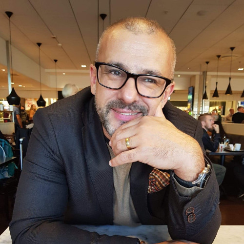 Peter Lindstrand | Gästförfattare